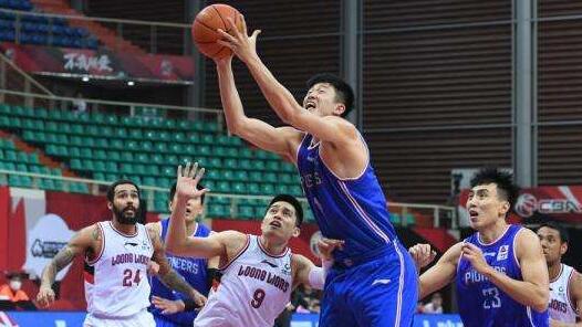 广东宏远迎欧篮联关键赛；窗口期内部沟通；气氛紧张；训练强度明显提升的简单介绍